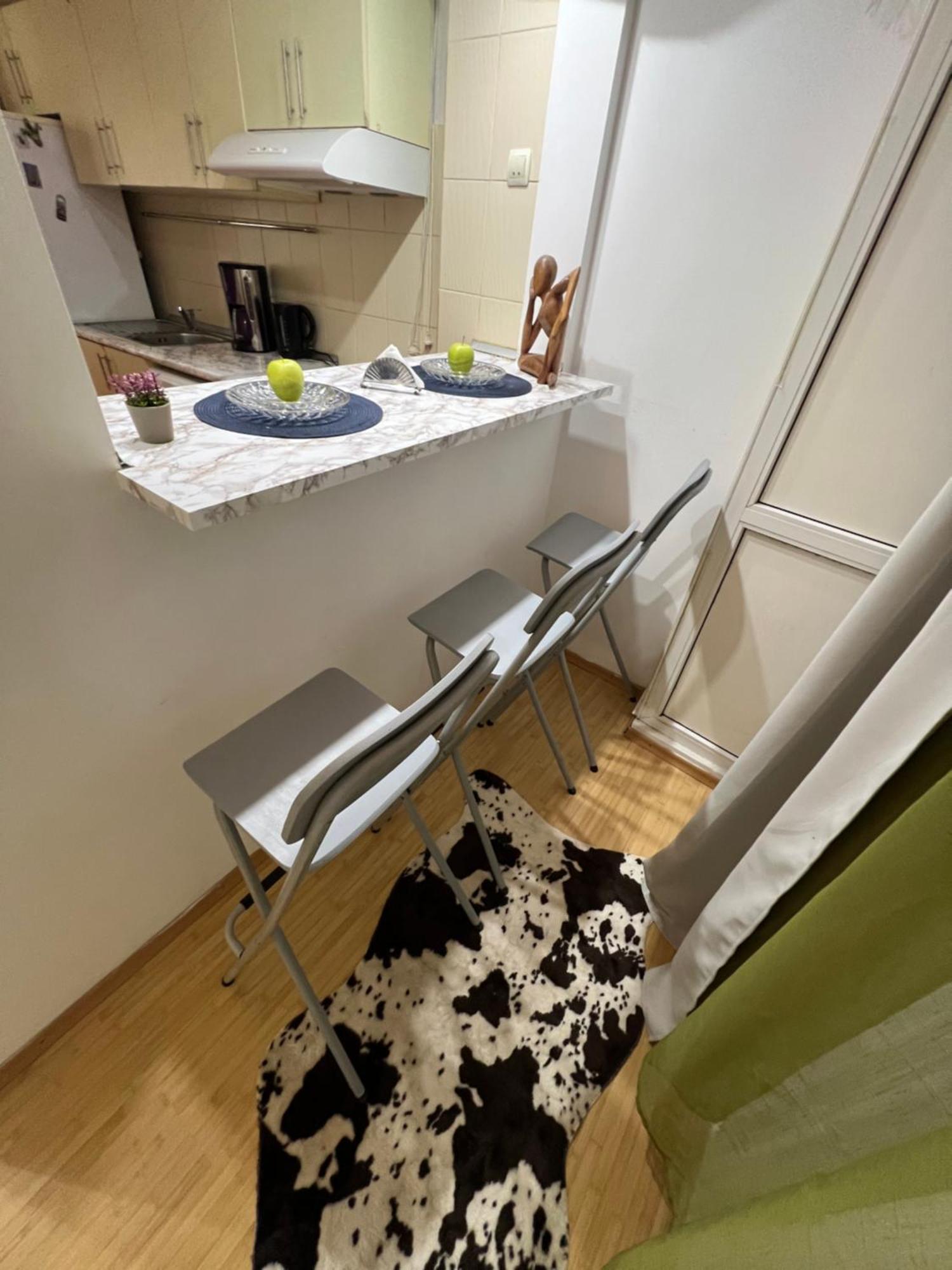 Kiwi Apart-Hotel 1Br Wi-Fi Free - Close To Old Town - Cozy Location - Shorter Or Longer Stay - R&M Boutique Bukarest Exteriör bild