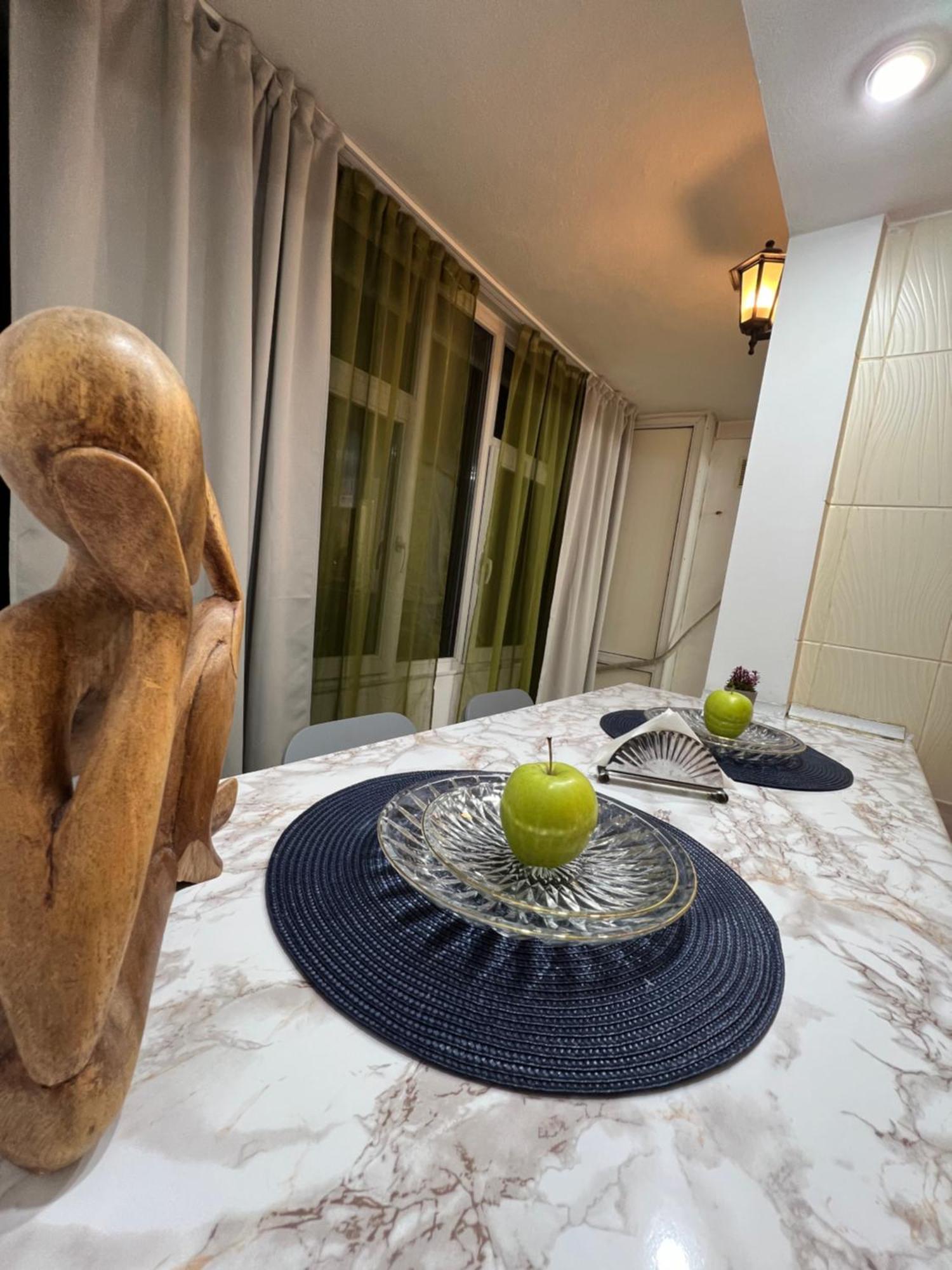 Kiwi Apart-Hotel 1Br Wi-Fi Free - Close To Old Town - Cozy Location - Shorter Or Longer Stay - R&M Boutique Bukarest Exteriör bild