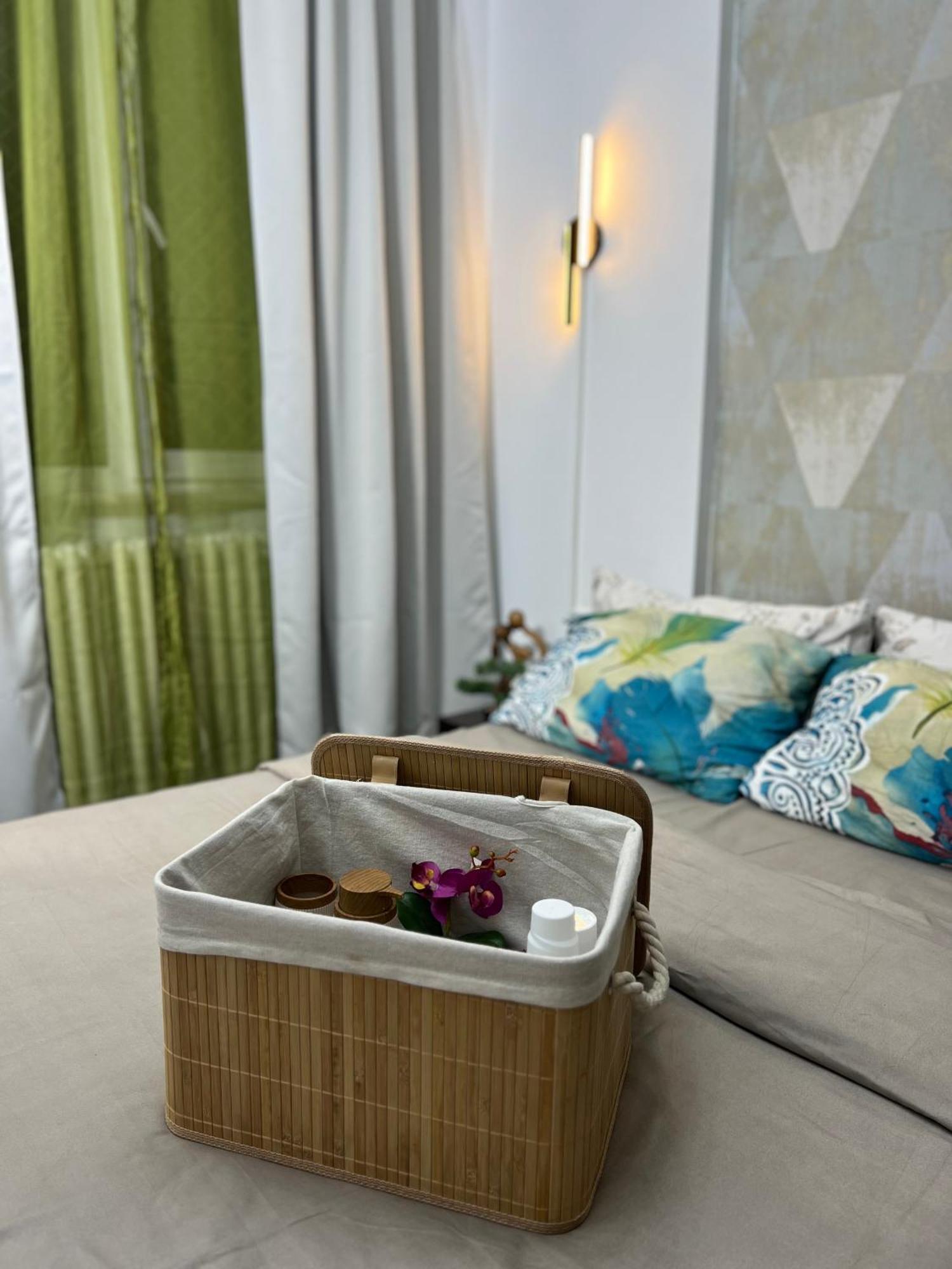Kiwi Apart-Hotel 1Br Wi-Fi Free - Close To Old Town - Cozy Location - Shorter Or Longer Stay - R&M Boutique Bukarest Exteriör bild