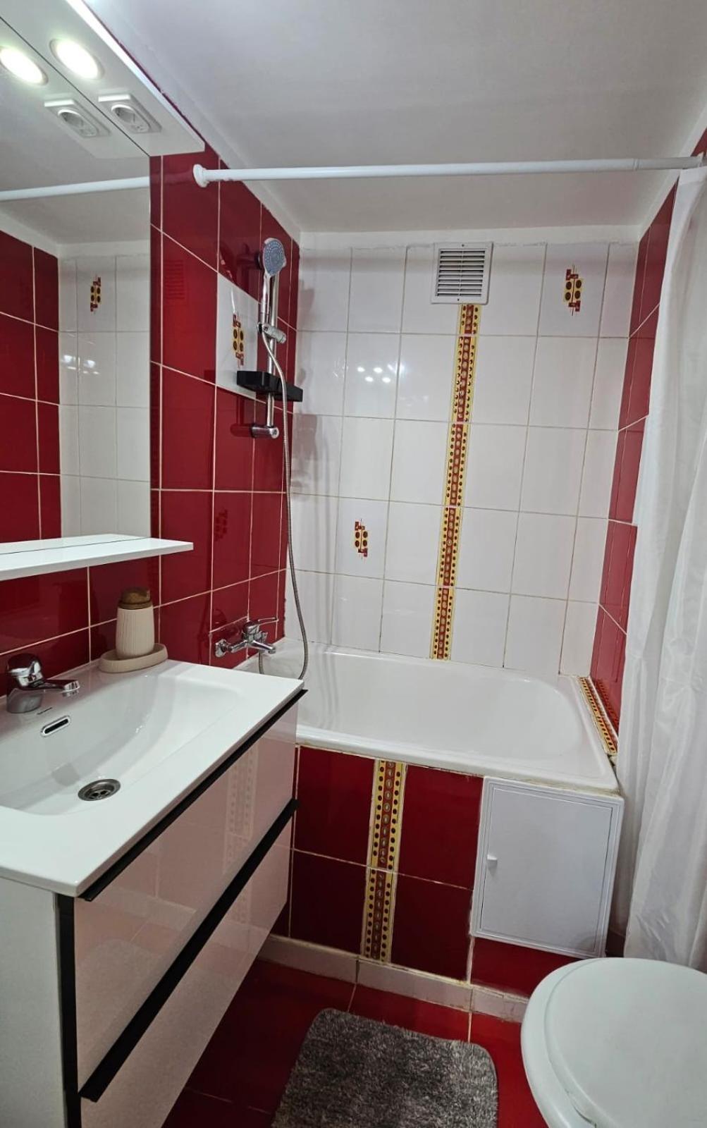 Kiwi Apart-Hotel 1Br Wi-Fi Free - Close To Old Town - Cozy Location - Shorter Or Longer Stay - R&M Boutique Bukarest Exteriör bild